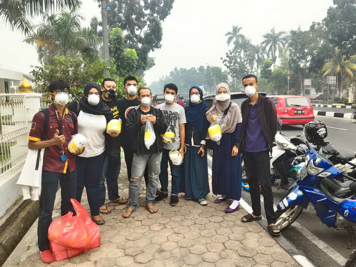 bersama lintas komunitas melawanasap