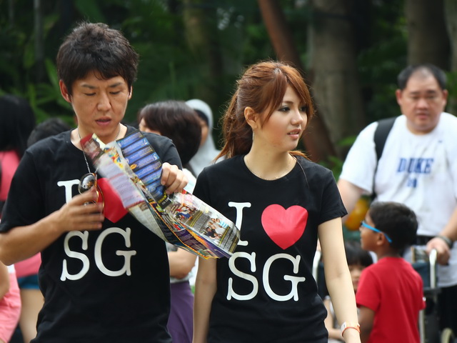 Teman nitip Oleh-oleh Singapore Enaknya Bawain apa?