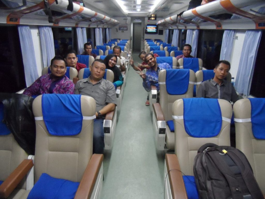 Pulang Kampung Naik Kereta untuk Merayakan Imlek dengan Keluarga