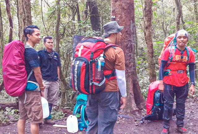 Cara packing baju backpacker
