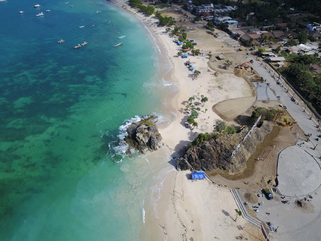 pantai-kuta-mandalika-bukit marese Destinasi Wisata Yang Menarik Untuk dikunjungi Setelah Pandemi Covid-19 Berakhir