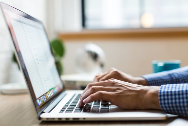 Pemanfaatan Asisten Virtual dalam Pembuatan Konten Travel Blog