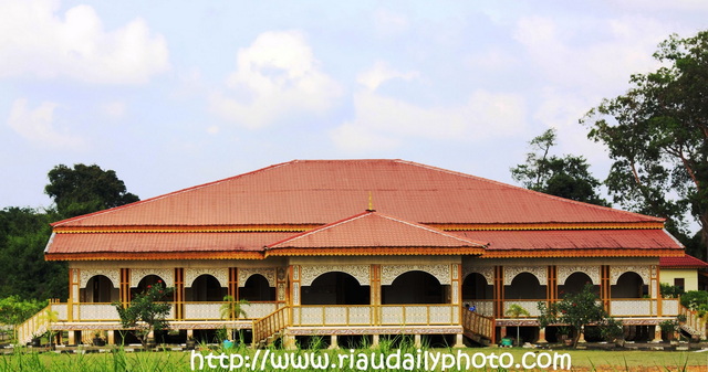 Menelusuri Jejak Wisata Sejarah Melayu Riau di Istana Sayap Pelalawan