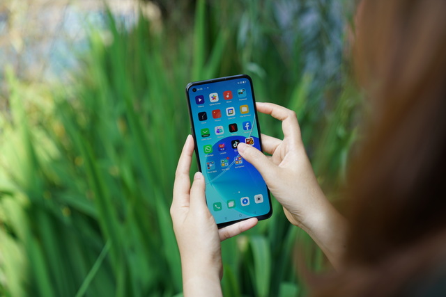 oppo reno6 layar