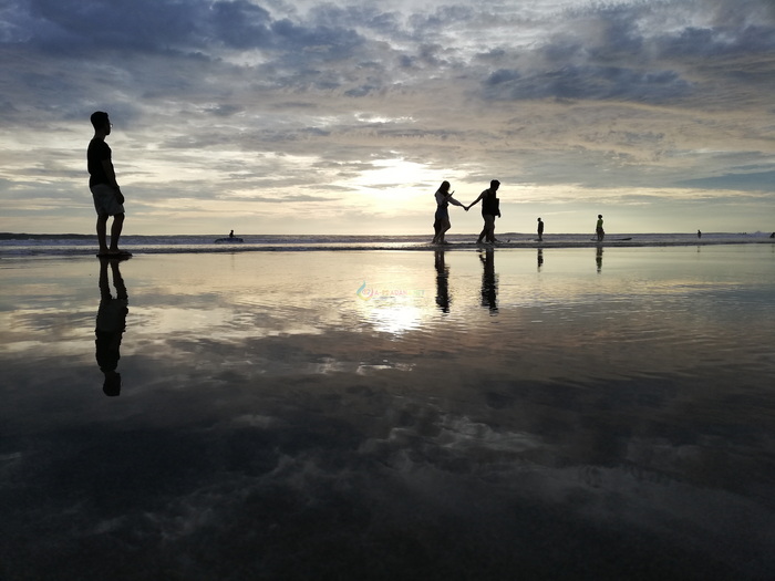 pantai seminyak bali